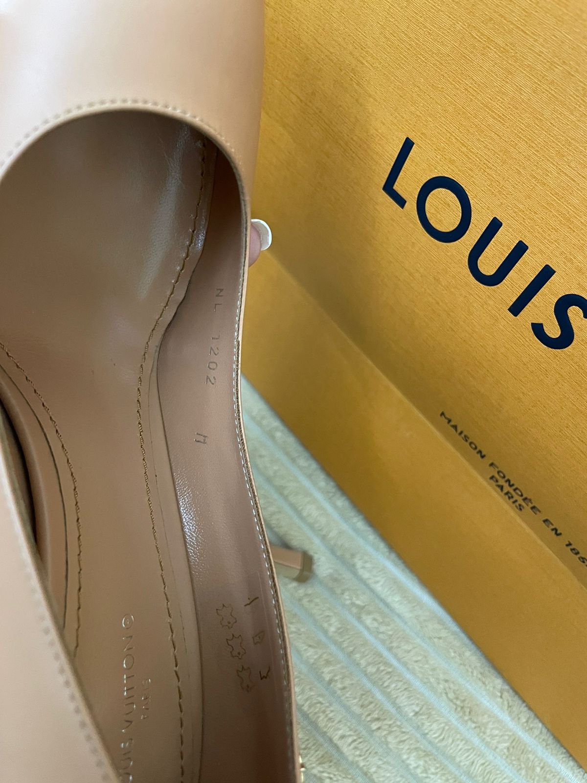 Louis Vuitton Signature Pumps – Nude Pink 37