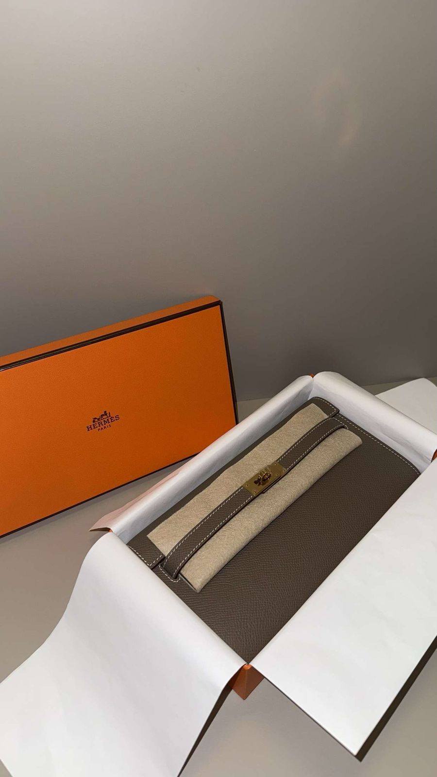 Hermès Kelly To Go Wallet in Etoupe Epsom Leather