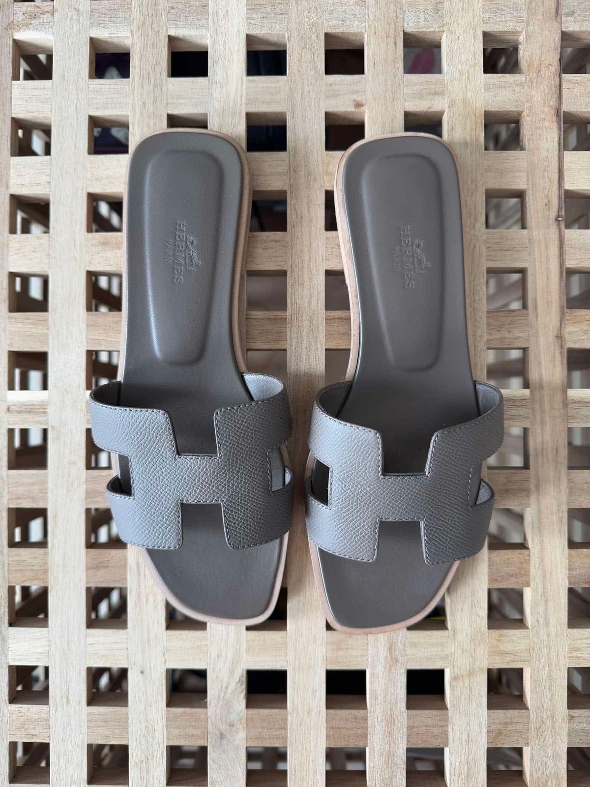 Hermès Oran Sandals Etoupe