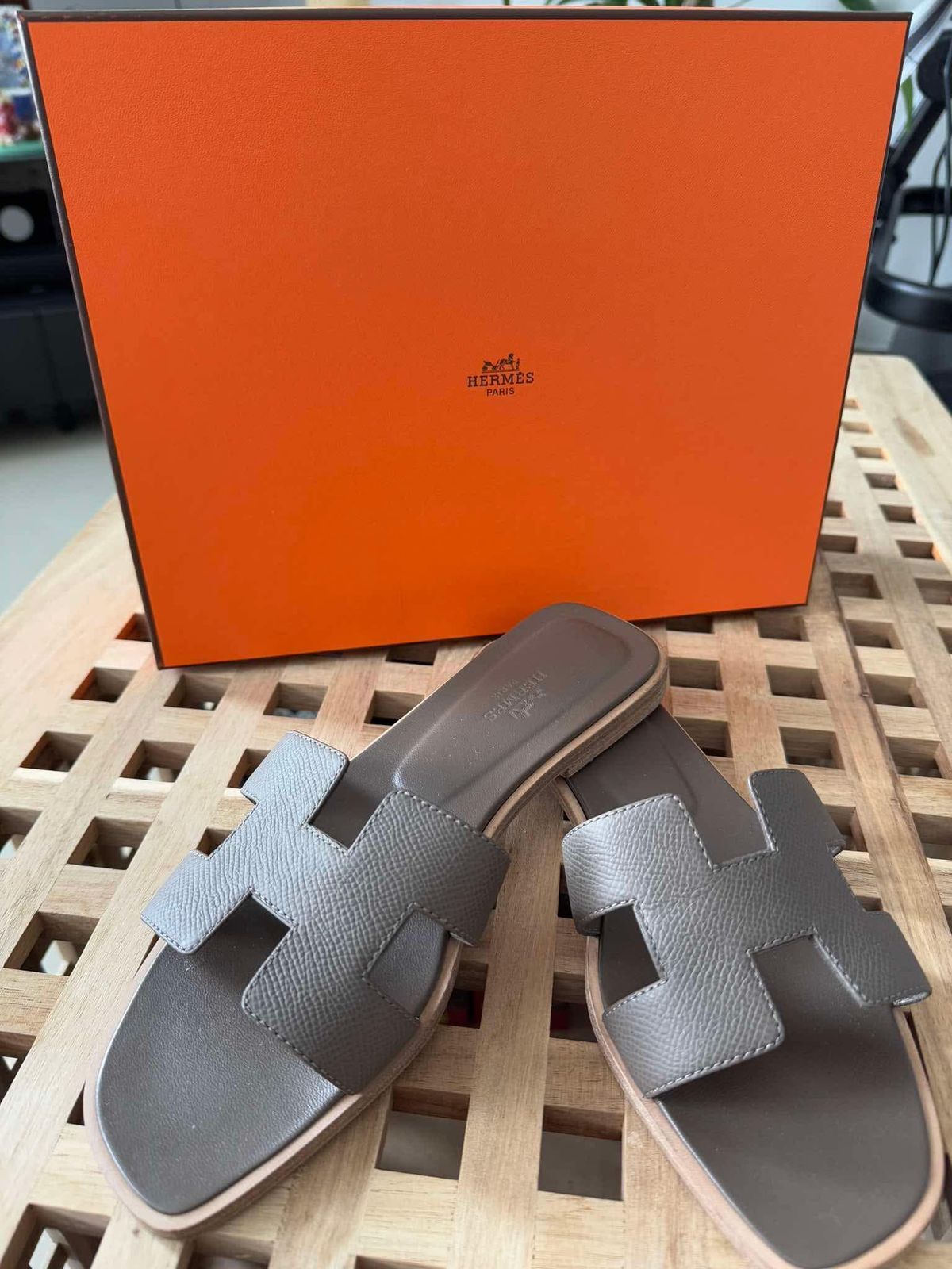 Hermès Oran Sandals Etoupe