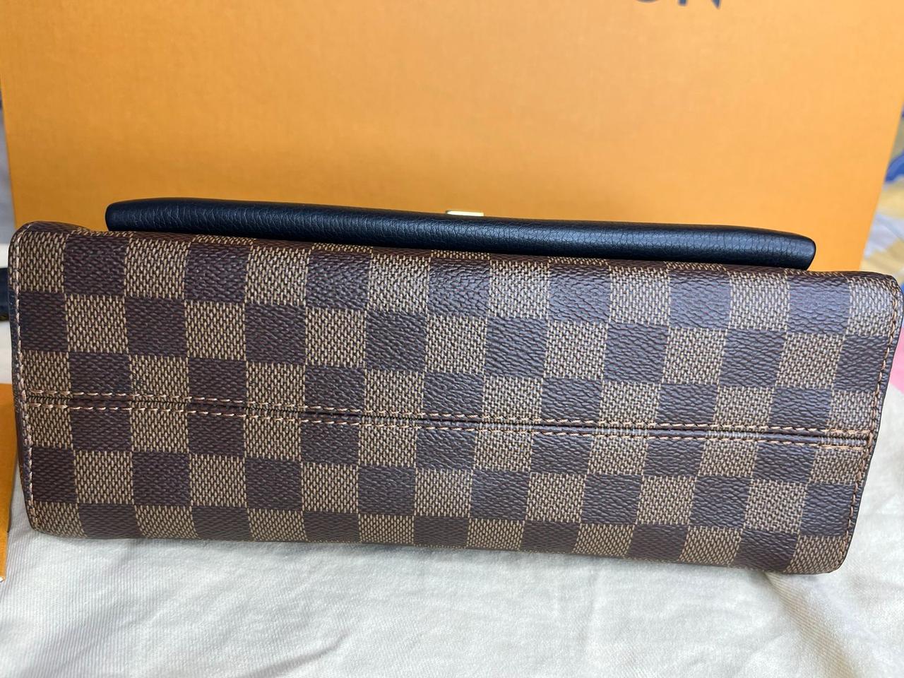 Louis Vuitton Vavin leather crossbody (microchipped)