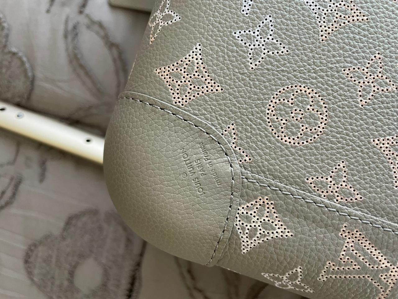 Louis Vuitton – Horizon 55 in Mahina perforated calfskin suitcase