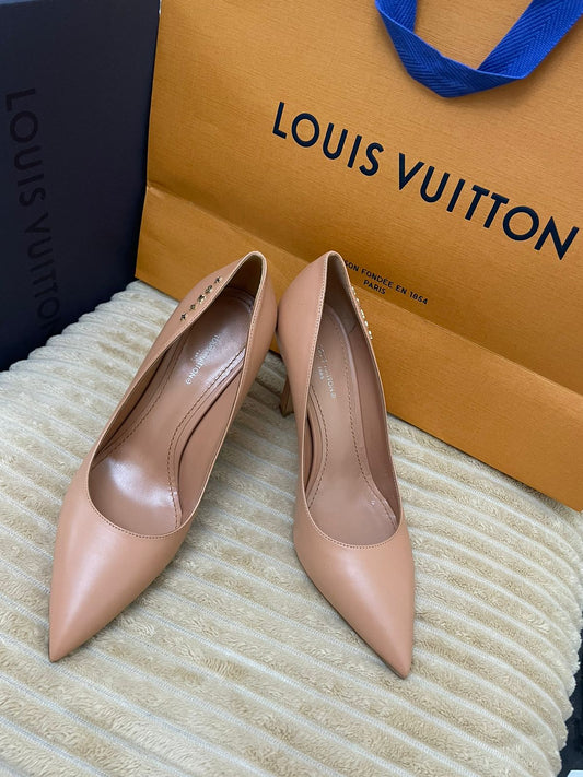 Louis Vuitton Signature Pumps – Nude Pink 37