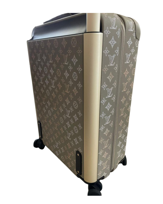 Louis Vuitton – Horizon 55 in Mahina perforated calfskin suitcase