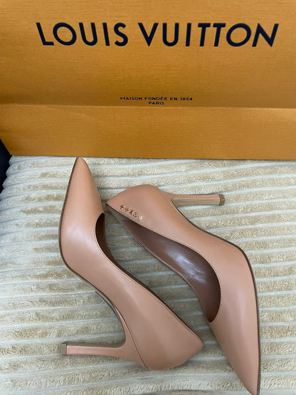Louis Vuitton Signature Pumps – Nude Pink 37