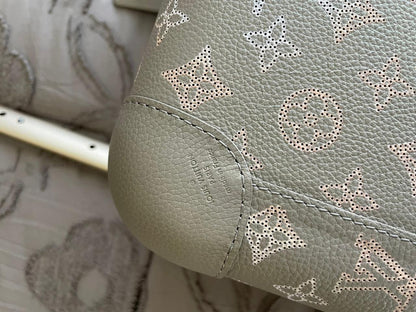 Louis Vuitton – Horizon 55 in Mahina perforated calfskin suitcase
