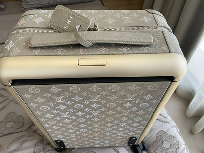 Louis Vuitton – Horizon 55 in Mahina perforated calfskin suitcase