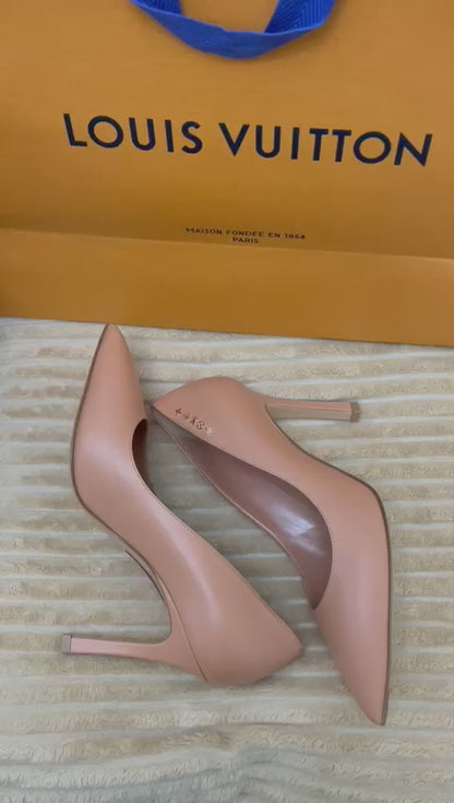 Louis Vuitton Signature Pumps – Nude Pink 37